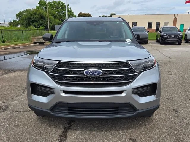 Used 2023 Silver Ford XLT image 2