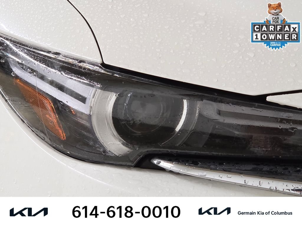 Used 2021 White Mazda Signature image 16