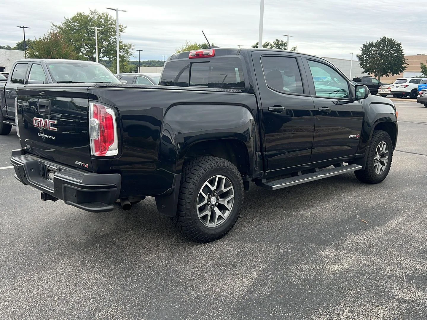 Used 2021 Onyx Black GMC 4WD AT4 w/Cloth image 5