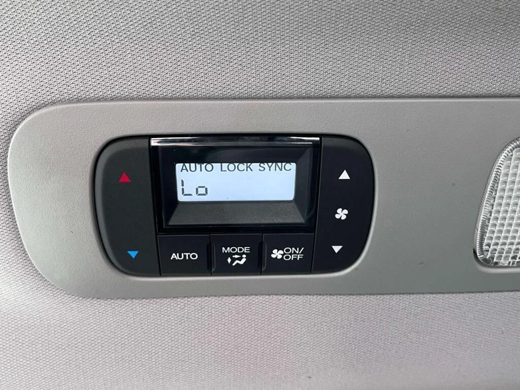 Used 2022 Lunar Silver Metallic Honda Elite image 19