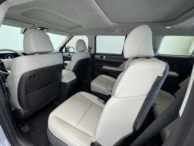 Used 2025 Shimmering Silver Pearl Hyundai Calligraphy image 45