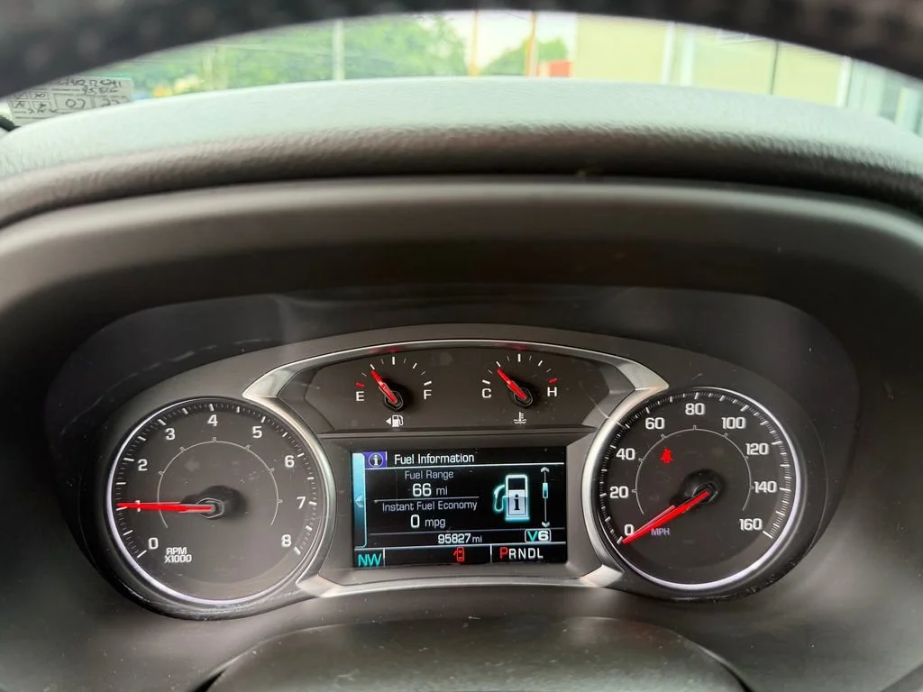 Used 2019 EBONY TWILIGHT METALLIC GMC SLE image 17
