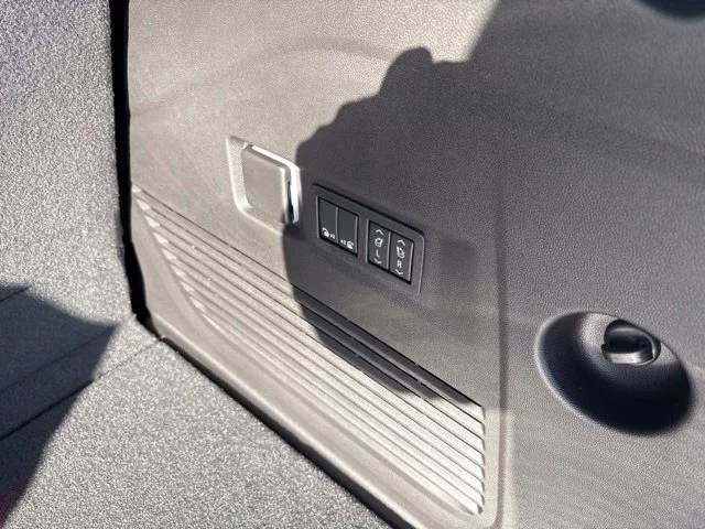 2027 GMC Yukon Denali - Photo 29