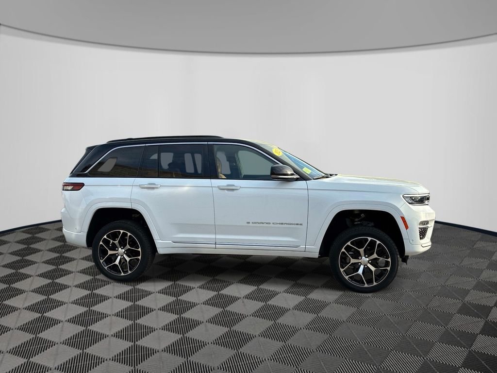 Used 2025 White Jeep Summit Reserve image 8