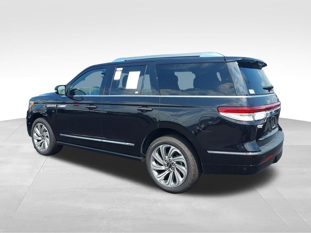 Used 2024 Black Lincoln Reserve image 3