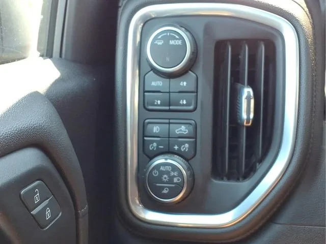 Used 2022 Northsky Blue Metallic Chevrolet RST image 15