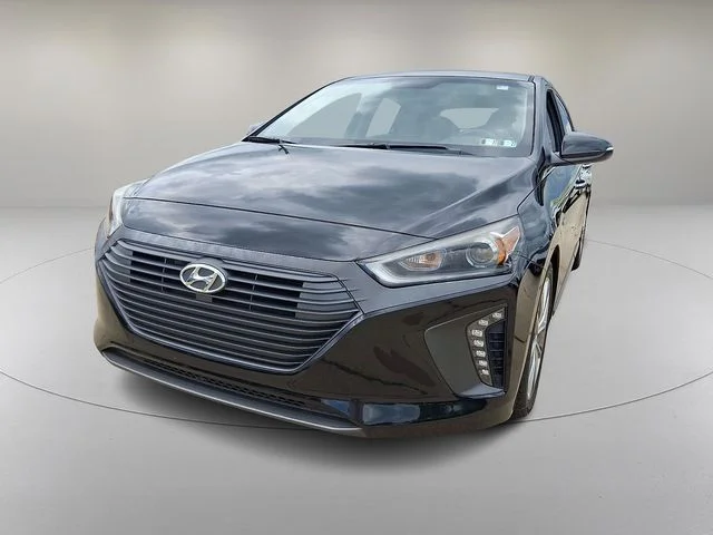 Used 2018 Black Hyundai Limited image 4