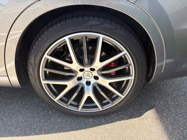 Used 2022 Silver Maserati Modena image 14