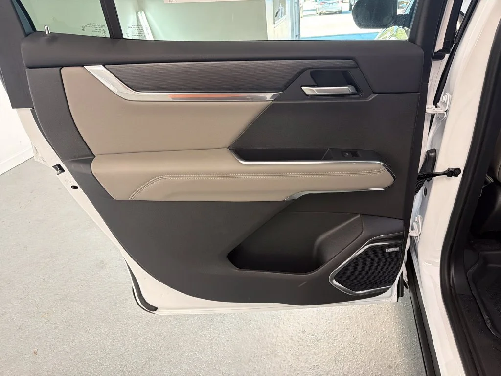 New 2027 Summit White GMC Elevation image 9