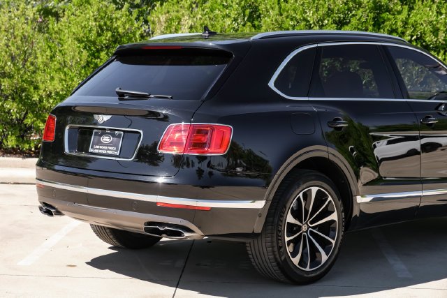 Used 2019 Black Crystal over Cricket Ball Bentley V8 image 12