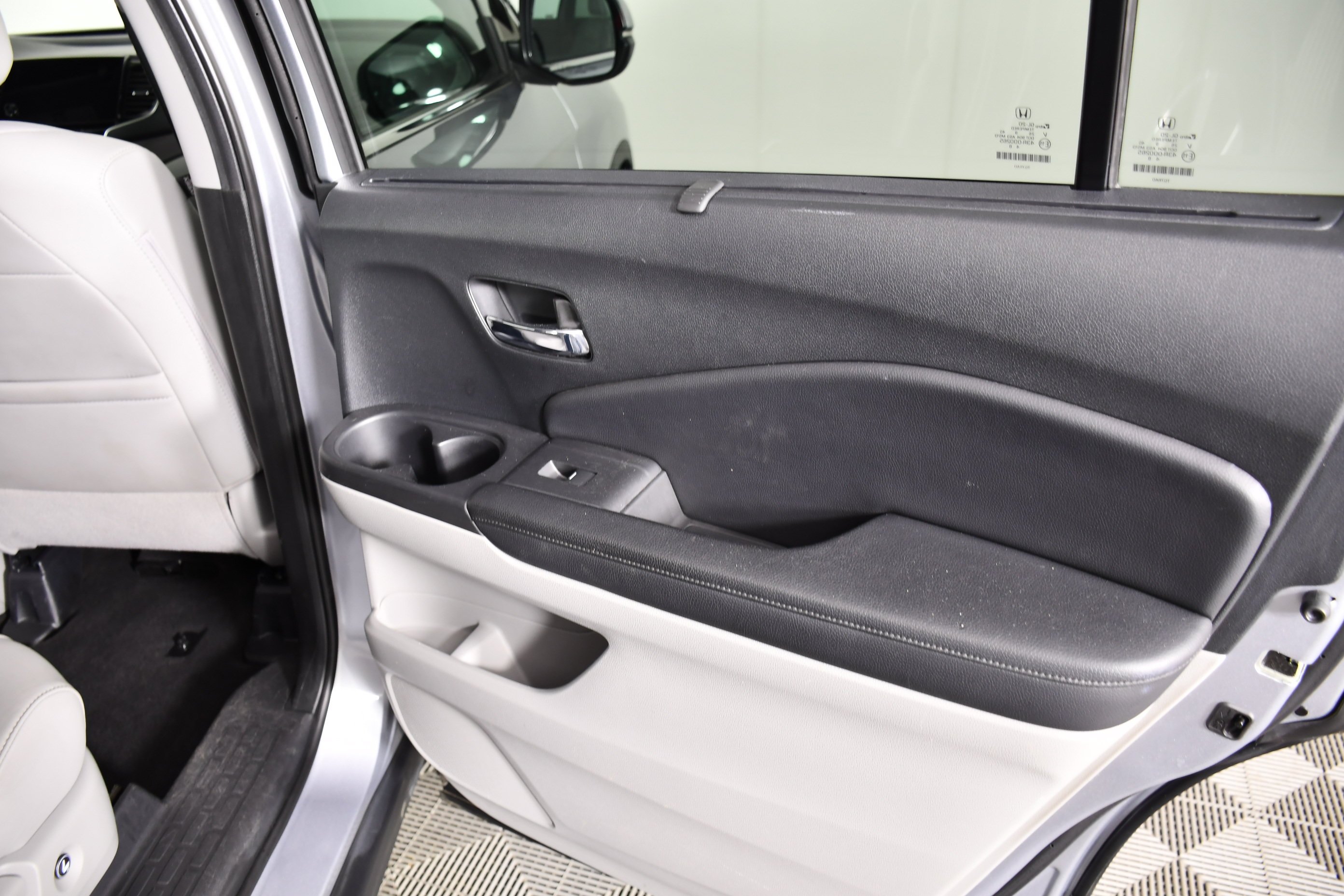 Used 2020 Lunar Silver Metallic Honda EX-L image 44