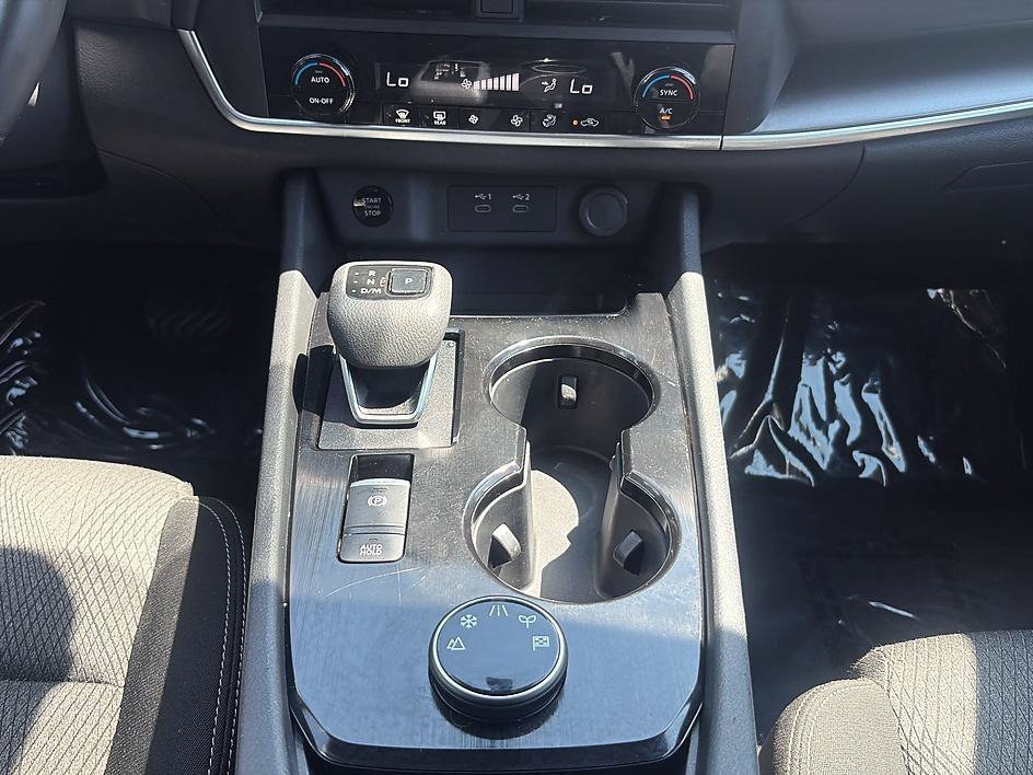 Used 2025 Everest White Pearl Nissan SV image 42