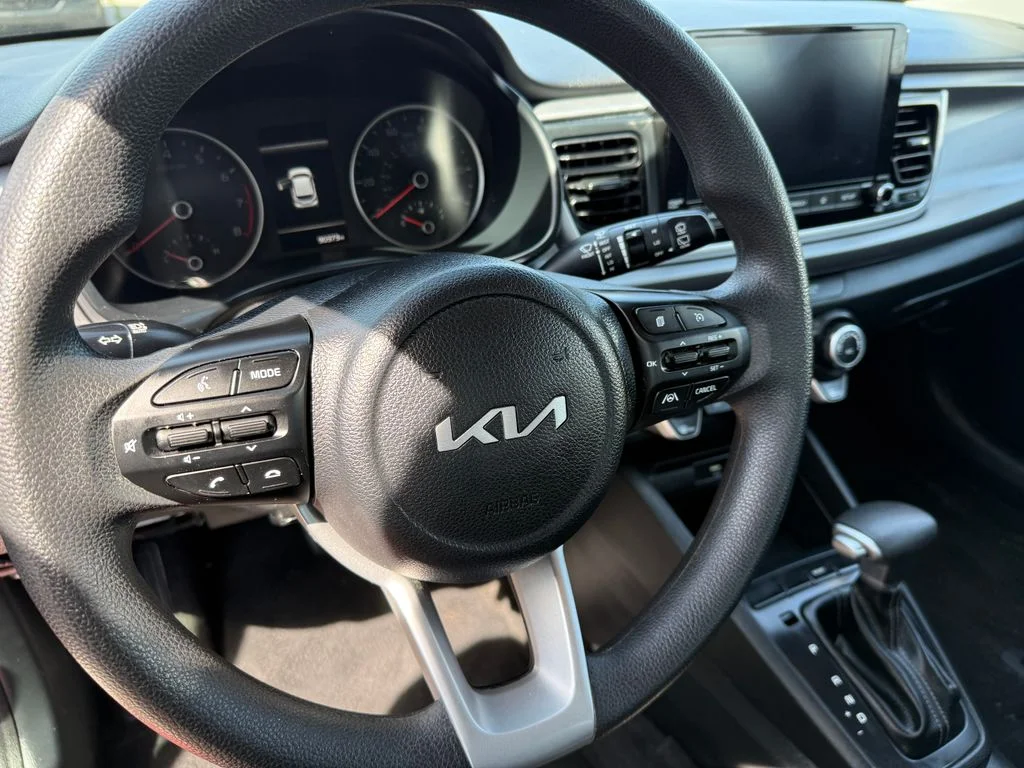 Used 2023 Red Kia S image 27