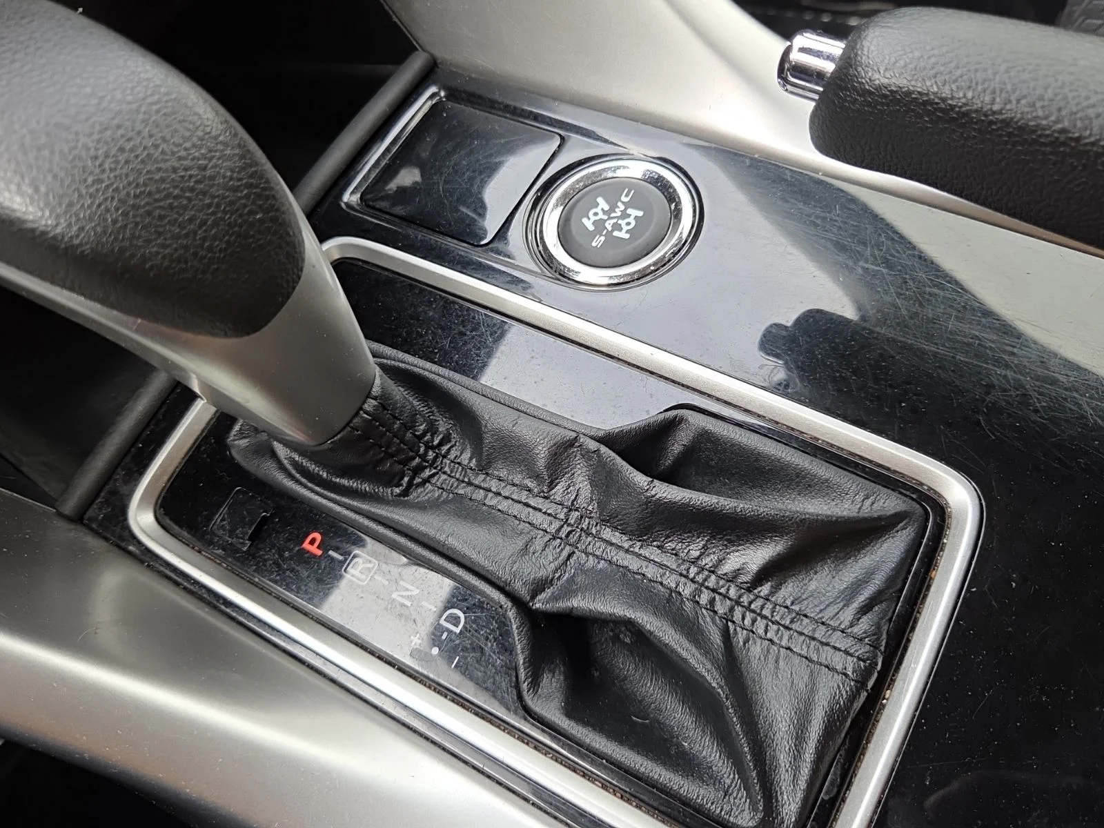 Used 2024  Mitsubishi ES image 18