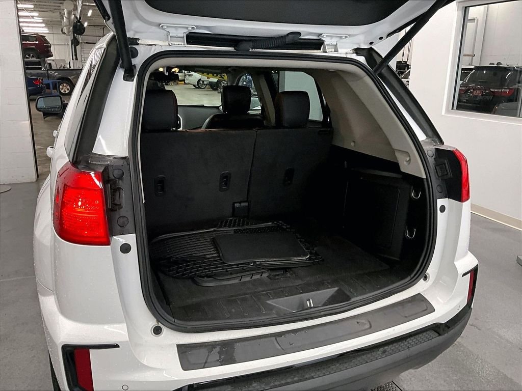 Used 2017 Summit White GMC SLT image 33