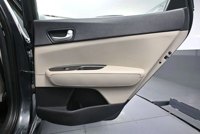 Used 2016 Green Kia LX image 32