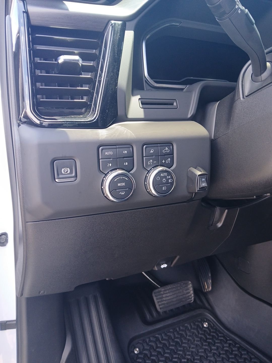 Used 2025 Summit White GMC AT4 image 14
