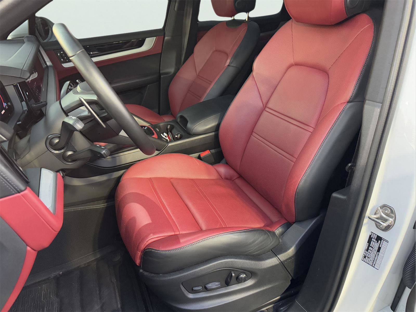 Used 2025 White Porsche  image 13