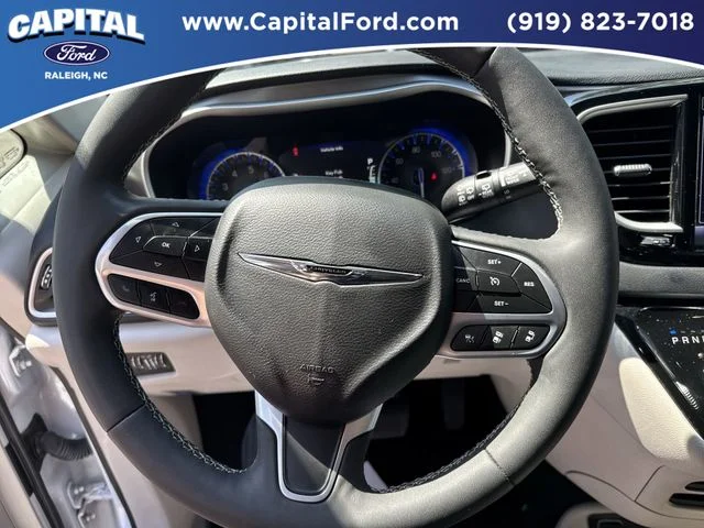 Used 2024 White Chrysler Touring L image 23