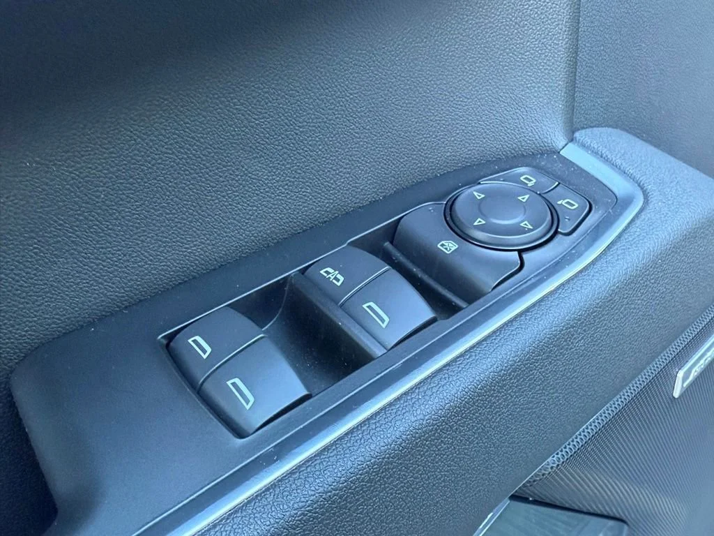 New 2026 Onyx Black GMC Elevation image 29