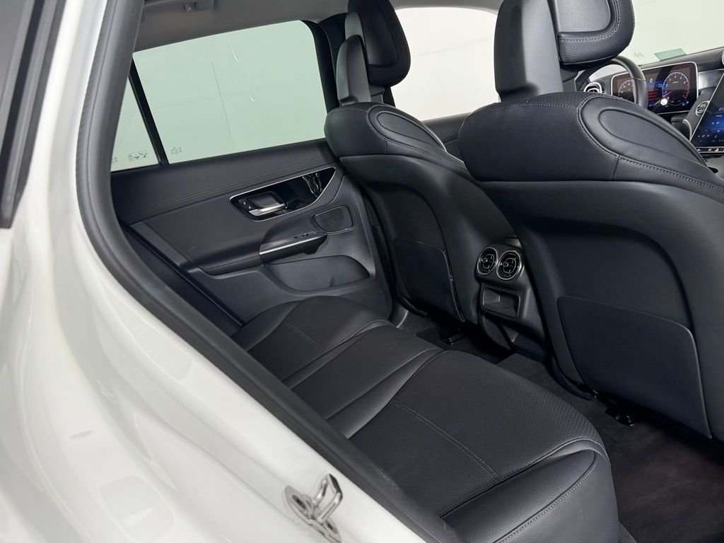 Used 2024 Polar White Mercedes-Benz GLC 300 image 27