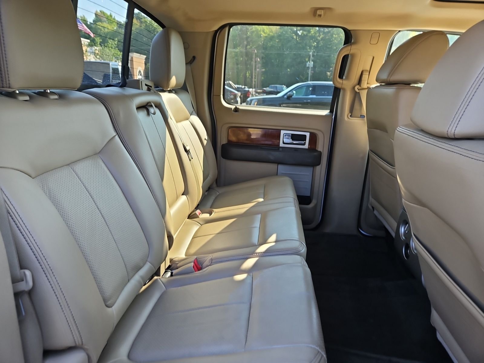 Used 2010  Ford Lariat image 17
