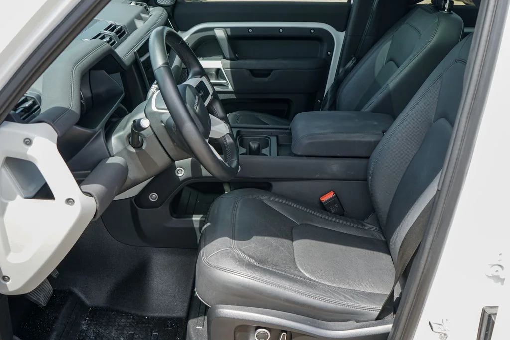 Used 2023 Fuji White Land Rover SE image 11