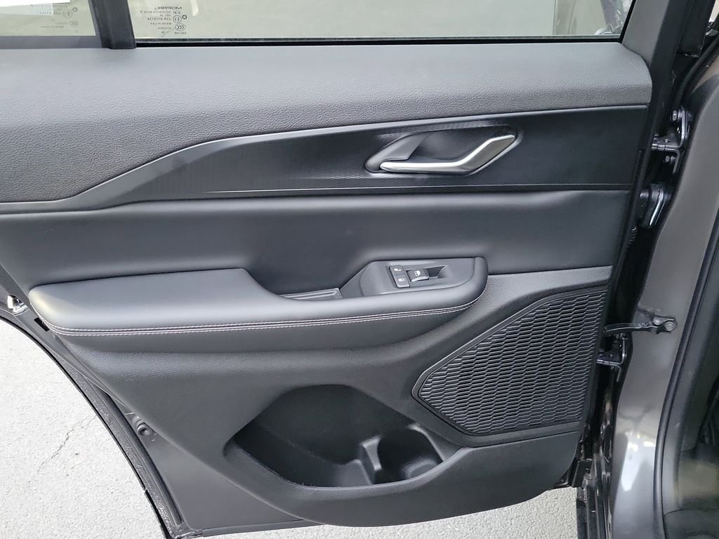 New 2026 Baltic Gray Metallic Clear-Coat Exterior Paint Jeep Laredo X image 11