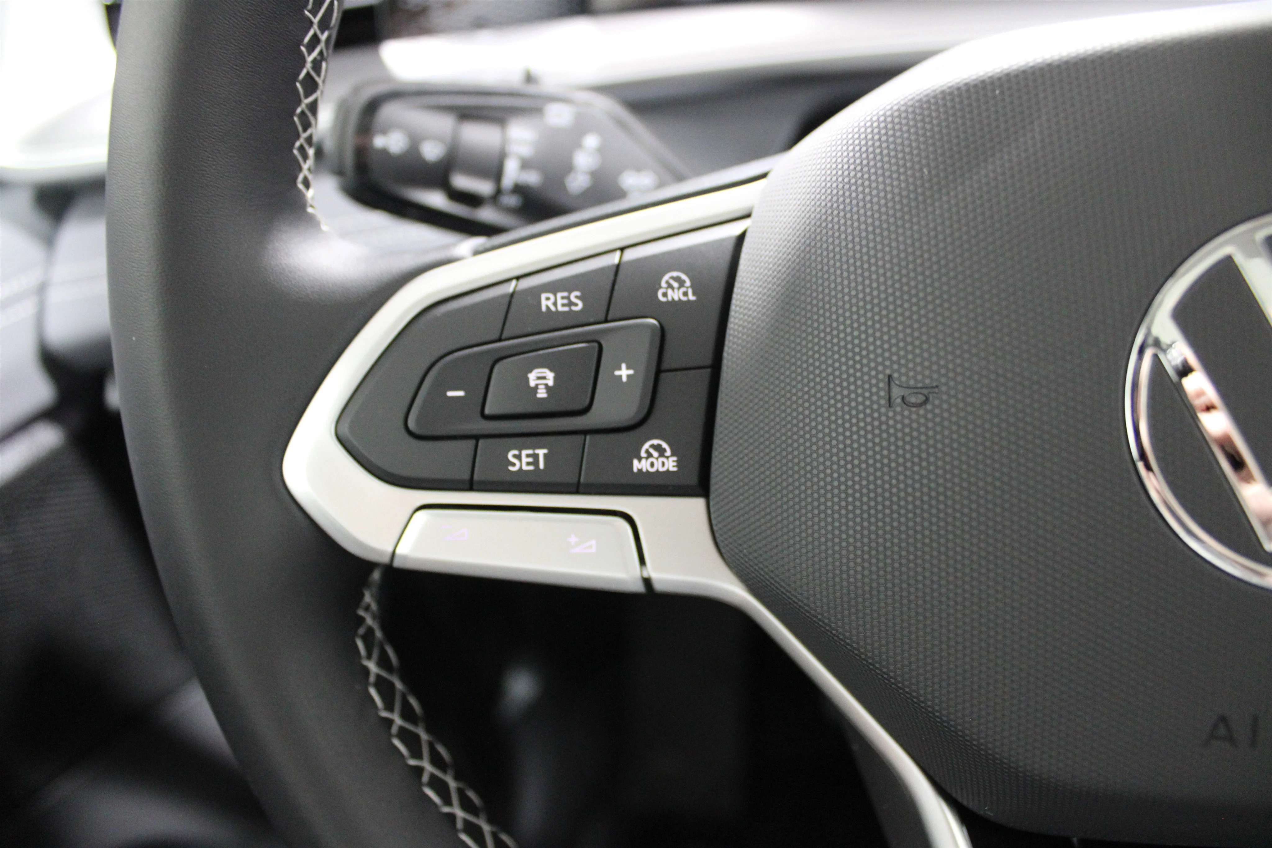 New 2026 Platinum Gray Metallic Volkswagen SE image 10
