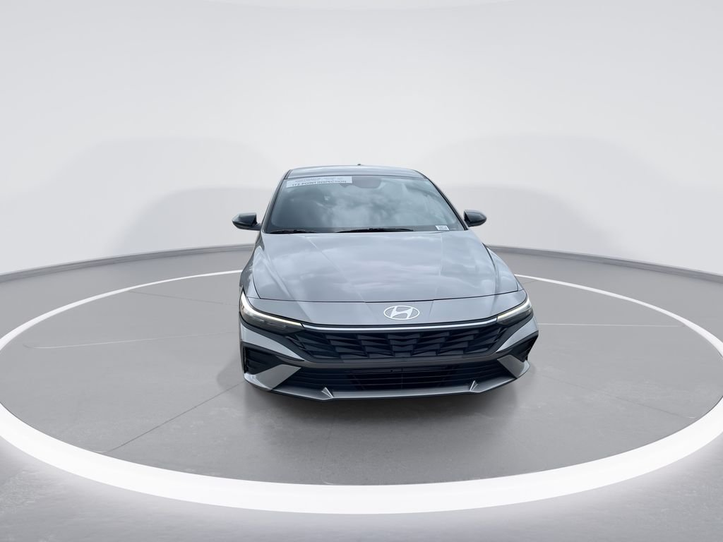 Used 2025 Silver Hyundai SEL Sport image 3