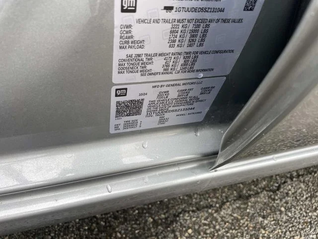 Used 2025 Silver GMC SLT image 22