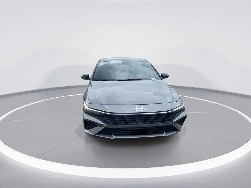 Used 2025 Silver Hyundai SEL Sport image 3