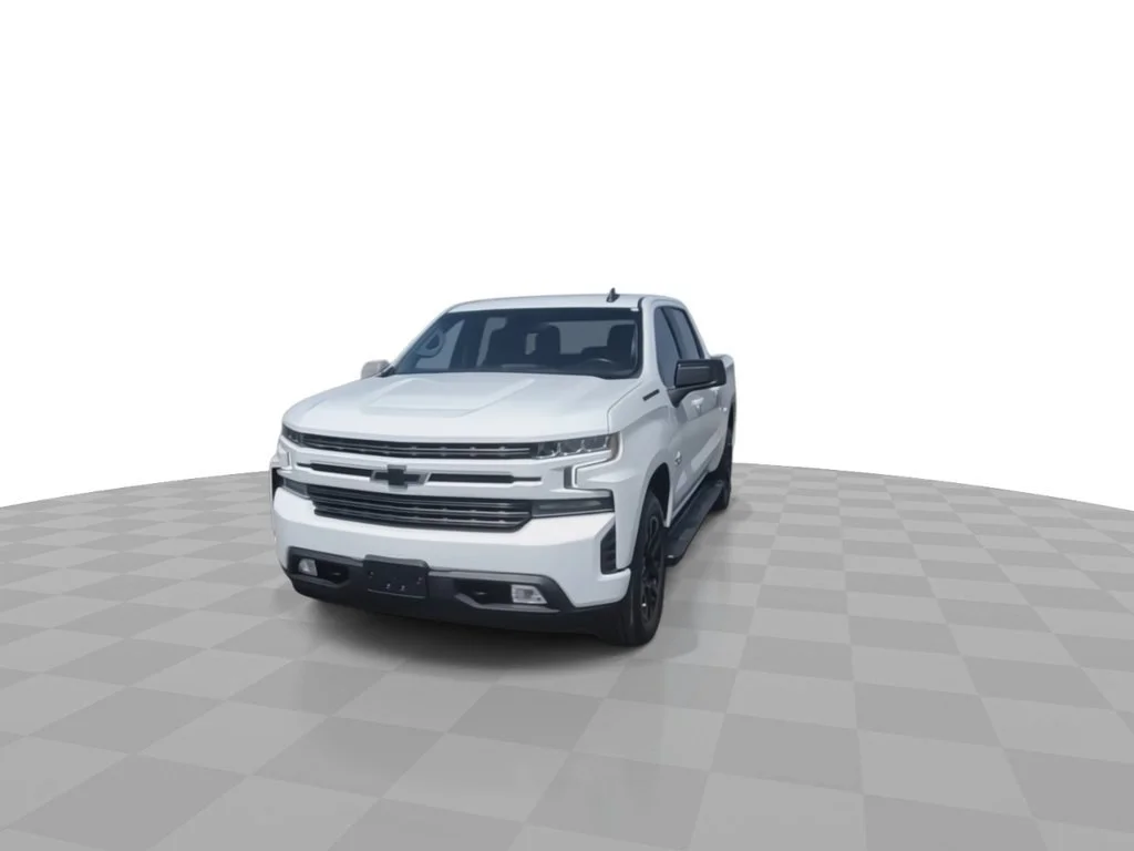 Certified Used 2021 SUMMIT WHITE Chevrolet RST image 3
