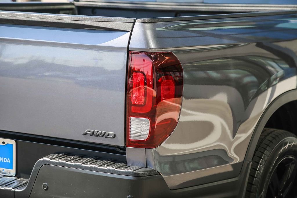 Certified Used 2023 Modern Steel Metallic Honda AWD RTL-E image 8