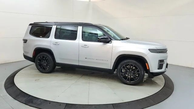 New 2026 Silver-Zynith Exterior Paint Jeep Summit Reserve image 13