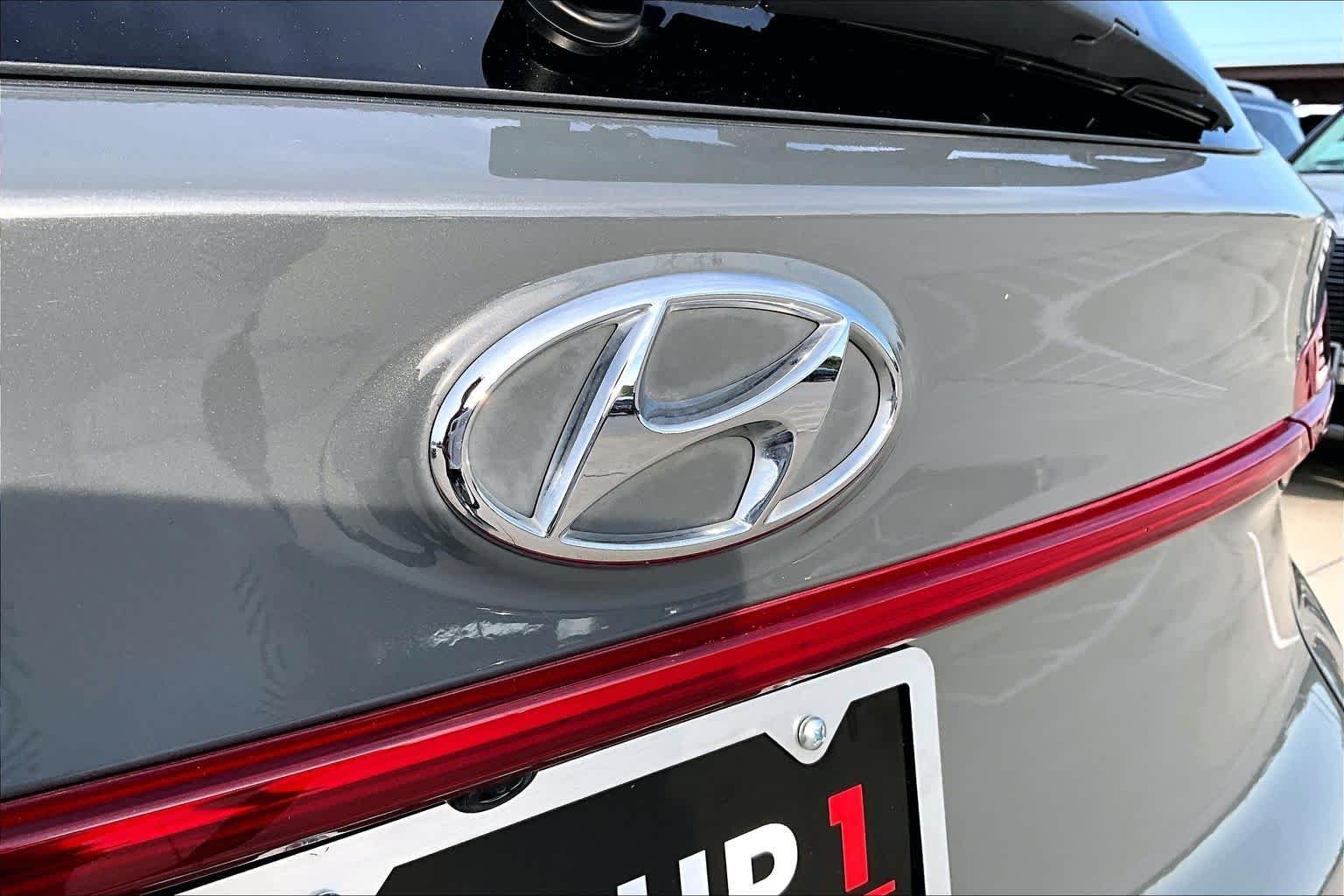 Used 2023 Hampton Gray Hyundai SEL image 10