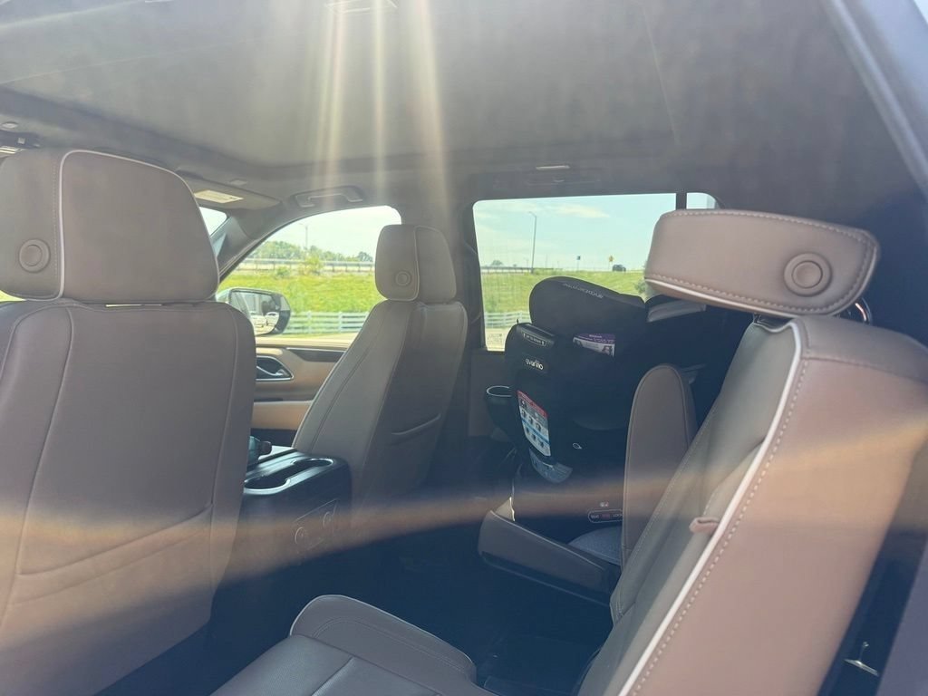 Used 2023 Iridescent Pearl Tricoat Chevrolet Premier image 9