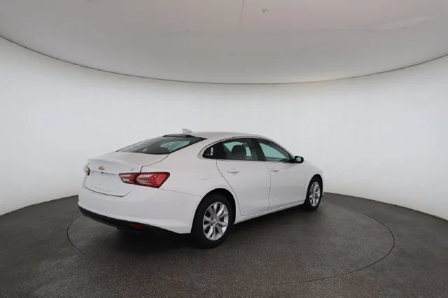 Used 2021 White Chevrolet LT image 18