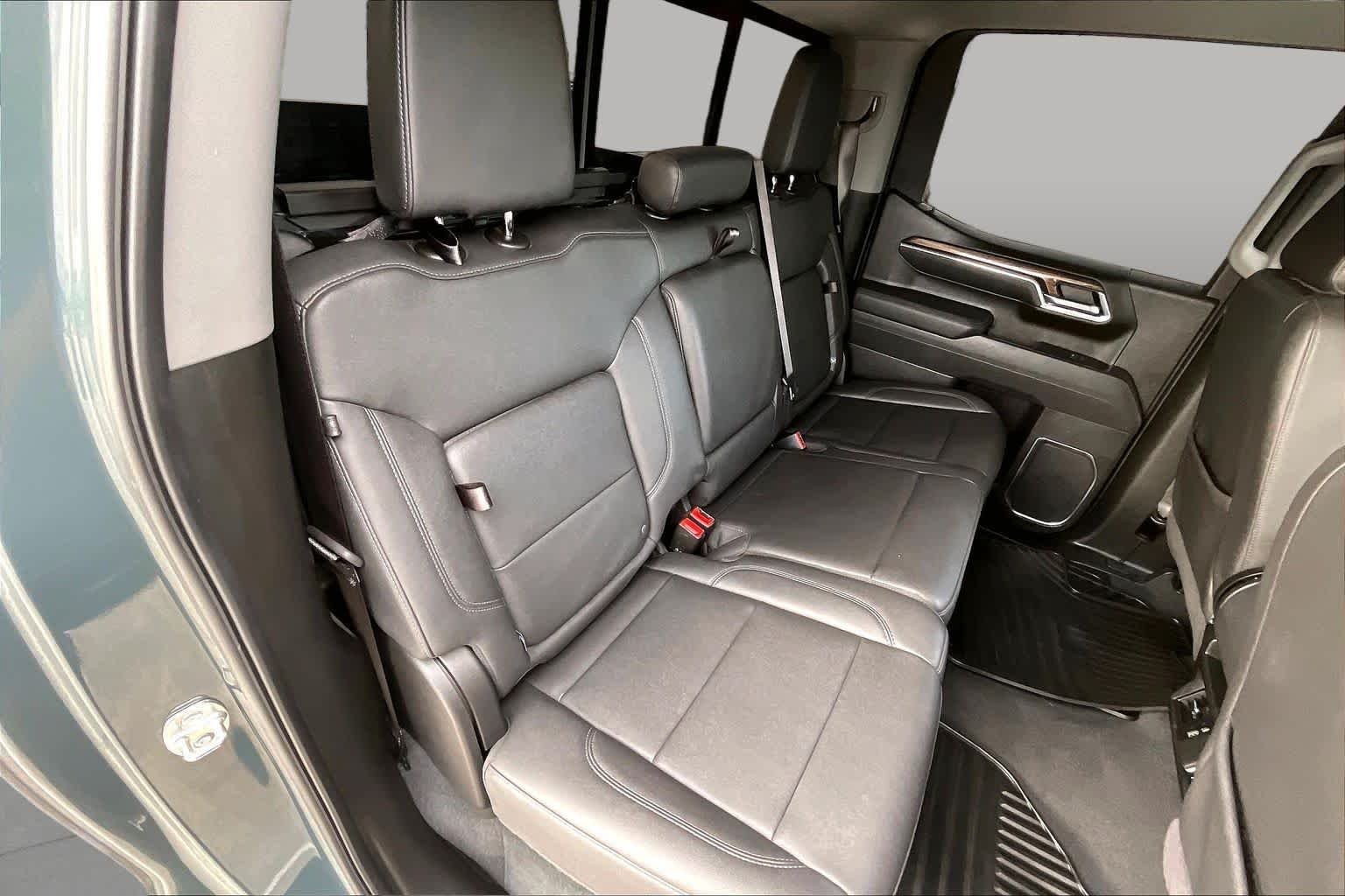 Used 2025 Cypress Gray Chevrolet LT image 37