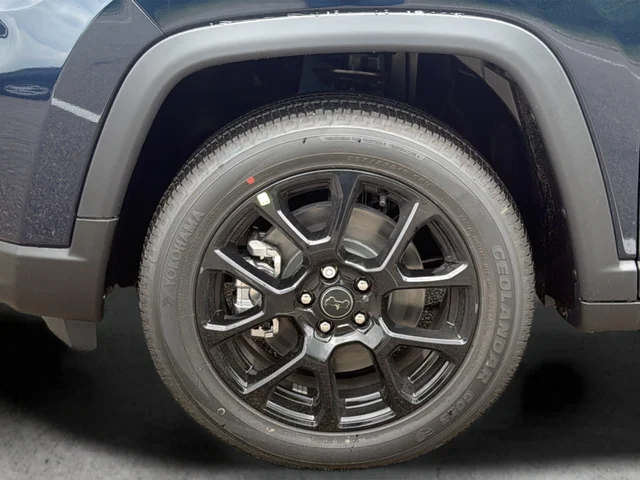 New 2026 Fathom Blue Pearl-Coat Exterior Paint Jeep Latitude image 9
