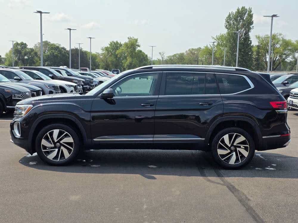 Used 2024 Black Volkswagen 2.0T SEL image 2