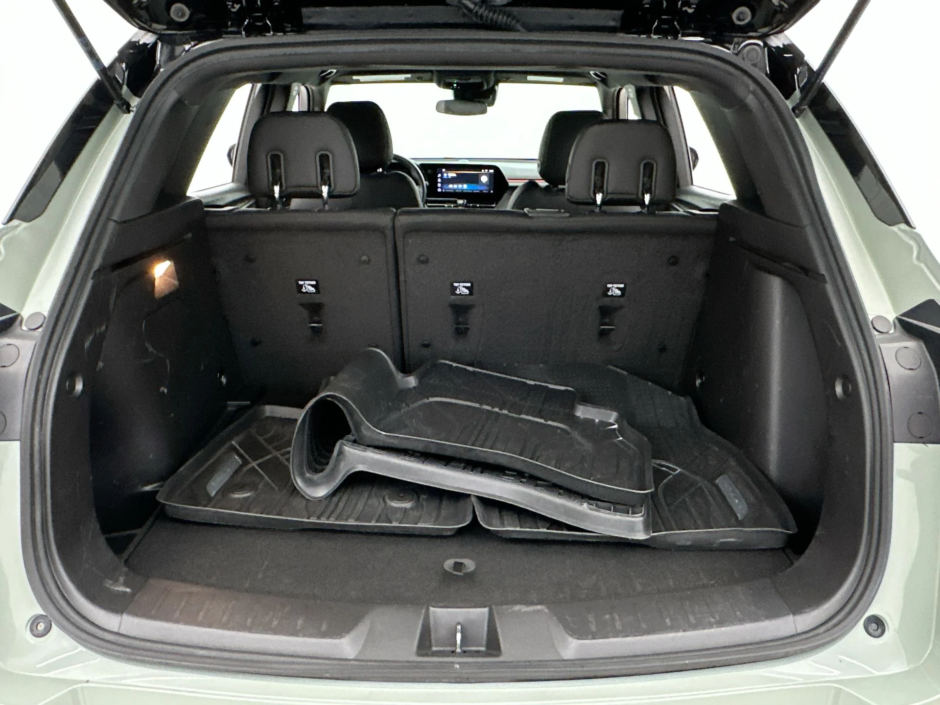 Used 2024 Green Chevrolet RS image 36