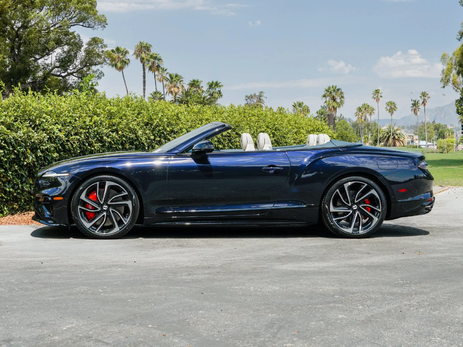 New 2026 Dark Sapphire Bentley GTC S image 3