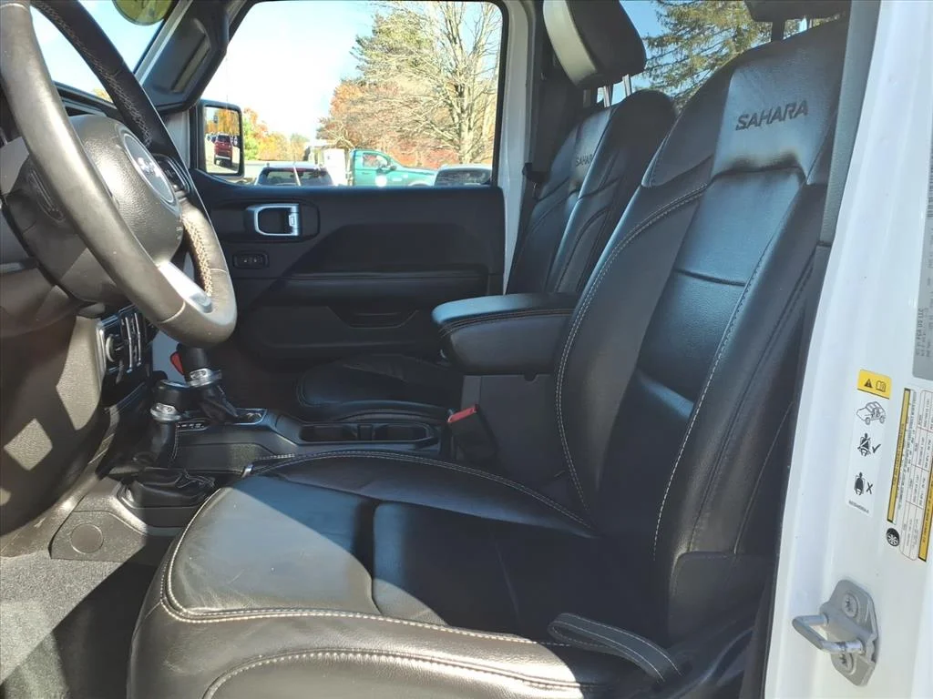 Used 2019 White Jeep Sahara 4x4 image 12