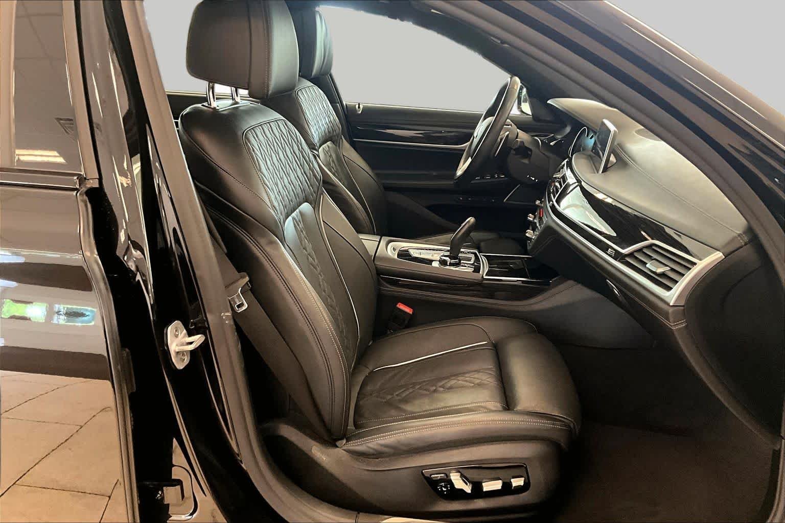 Pre-Owned 2019 BMW 750i 750i