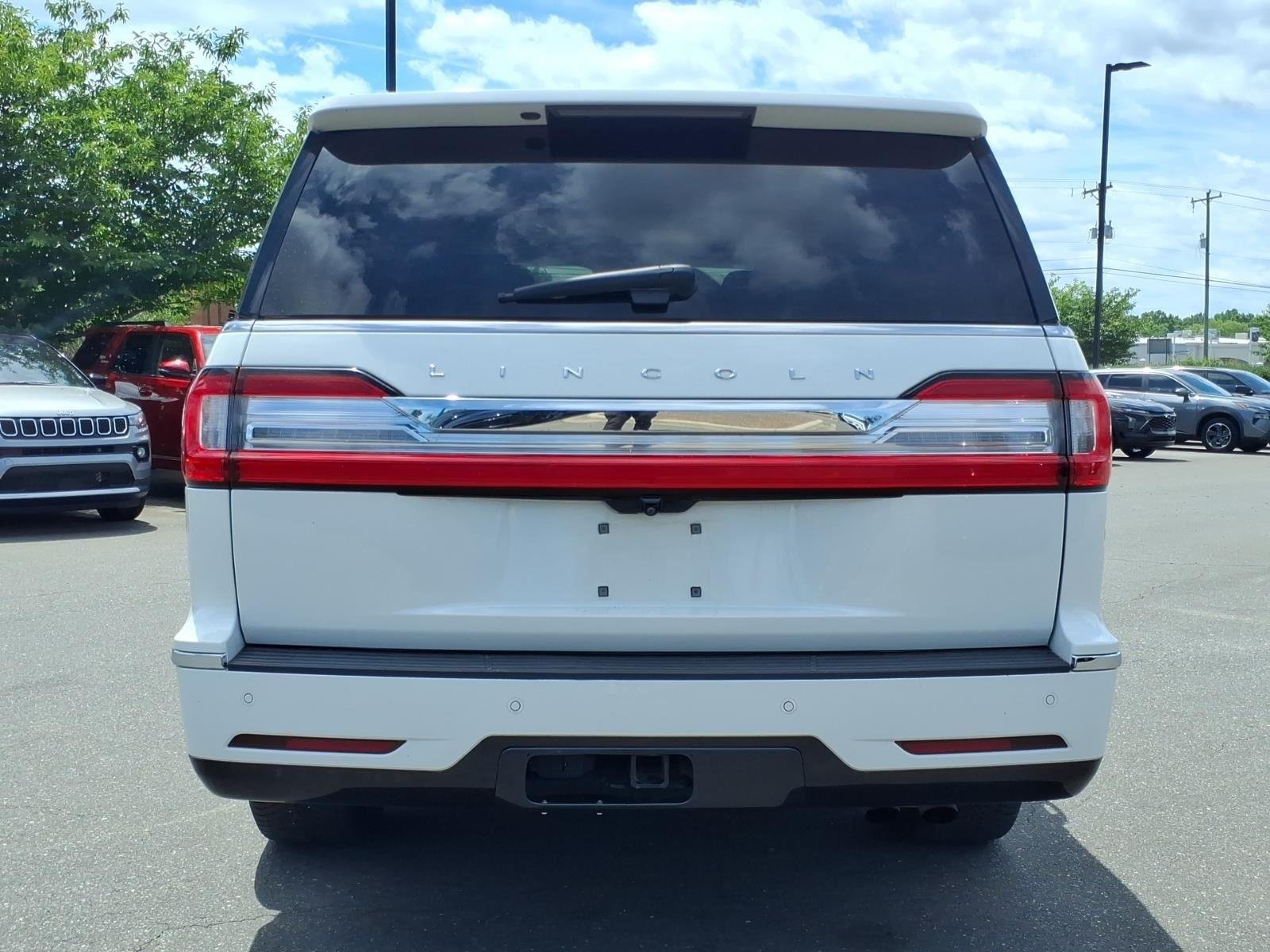 Used 2021 Pristine White Lincoln Reserve image 13