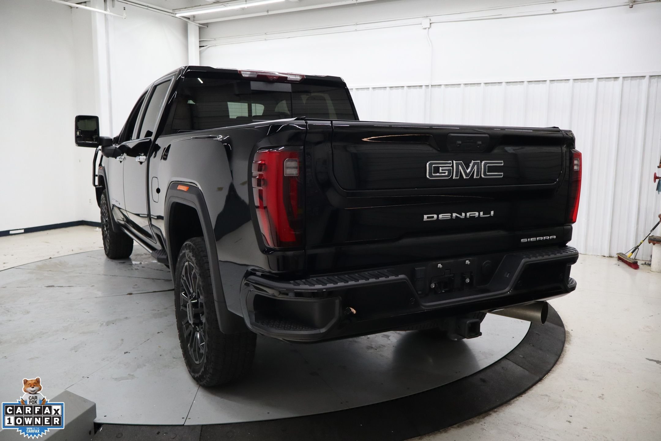 Used 2024 Onyx Black GMC Denali Ultimate image 4