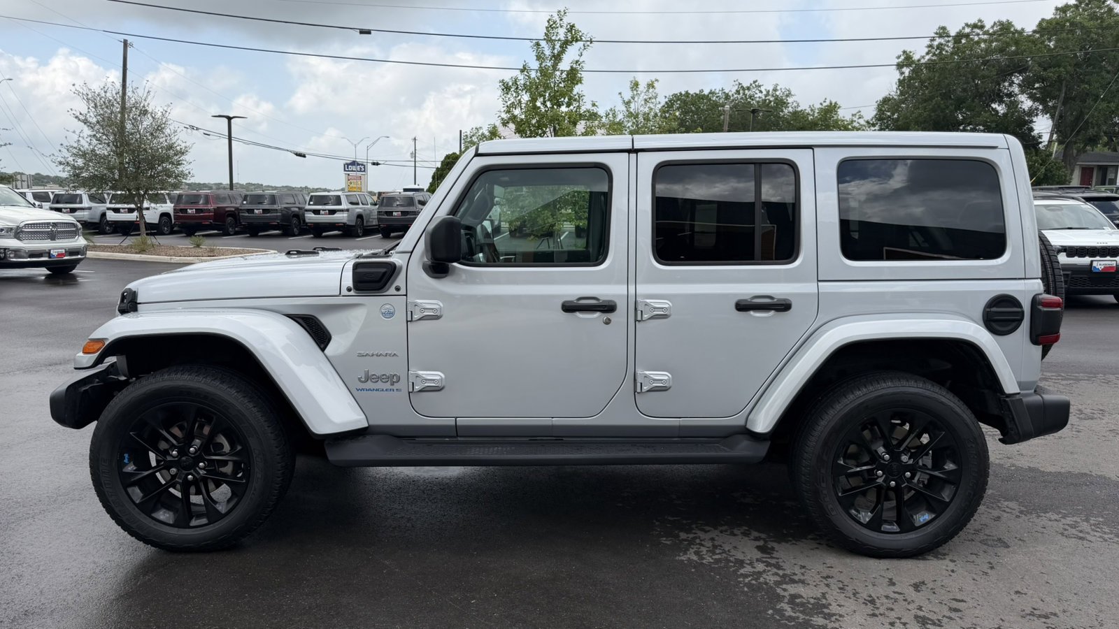 Certified Used 2023 Silver Zynith Clearcoat Jeep Sahara image 8