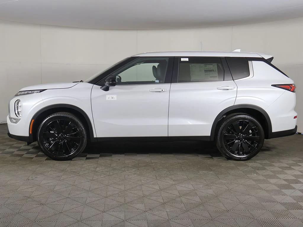 New 2026 White Mitsubishi LE 1.5T 2WD image 17