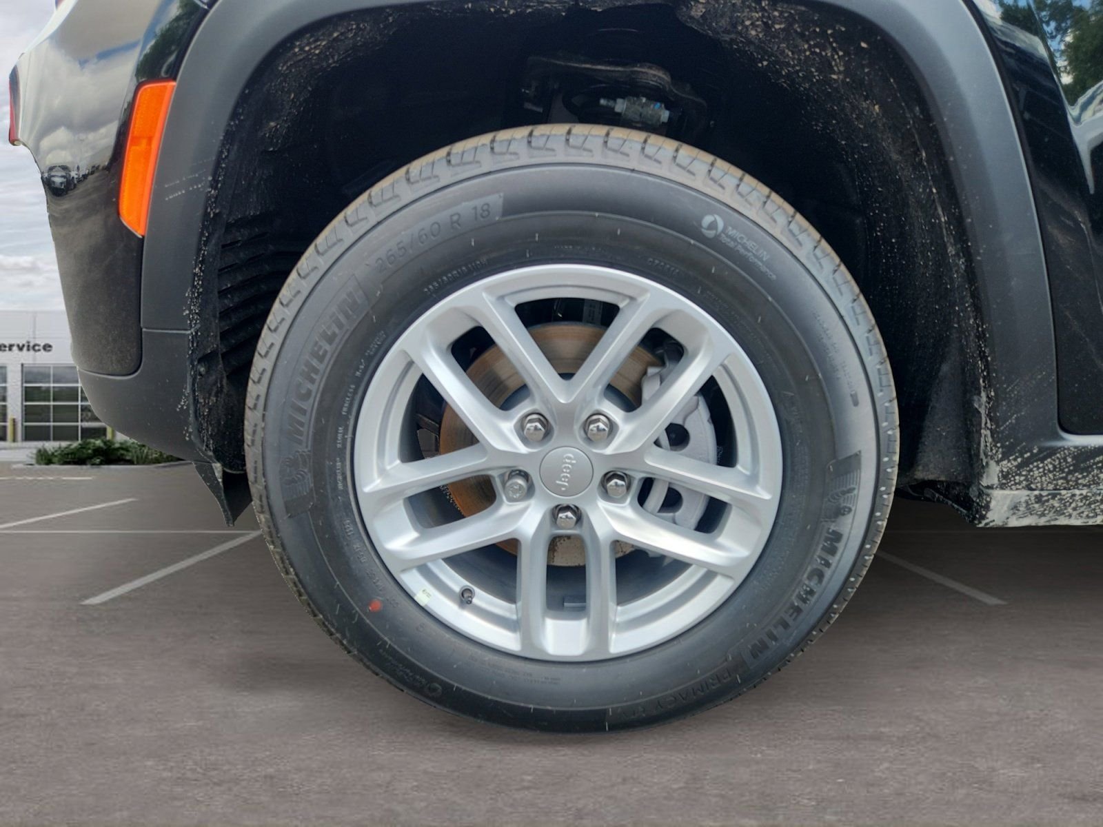 New 2026 Diamond Black Crystal Pearl-Coat Exterior Paint Jeep Laredo image 10